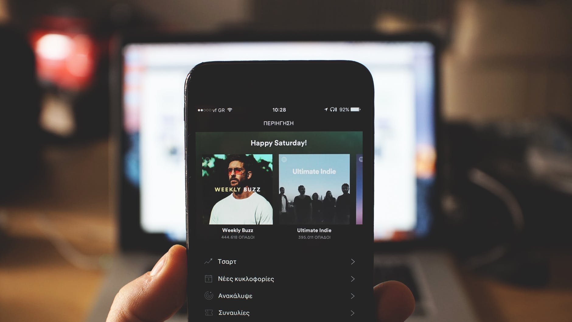 Un móvil con Spotify